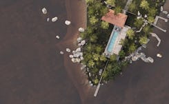 Lake house 05