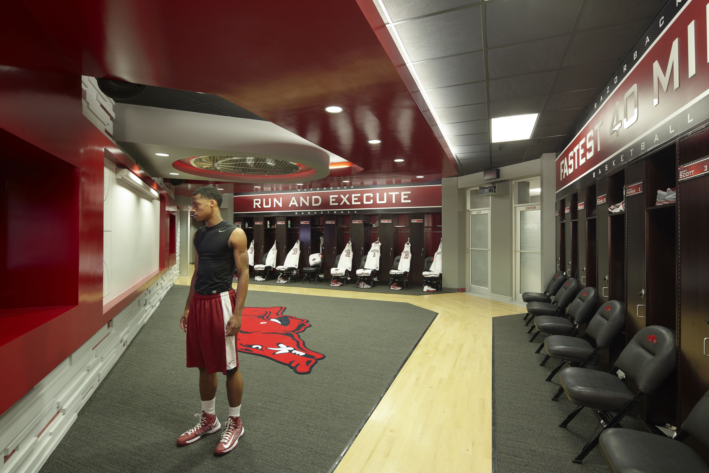 Razorback Basketball Locker Rooms — Modus Studio