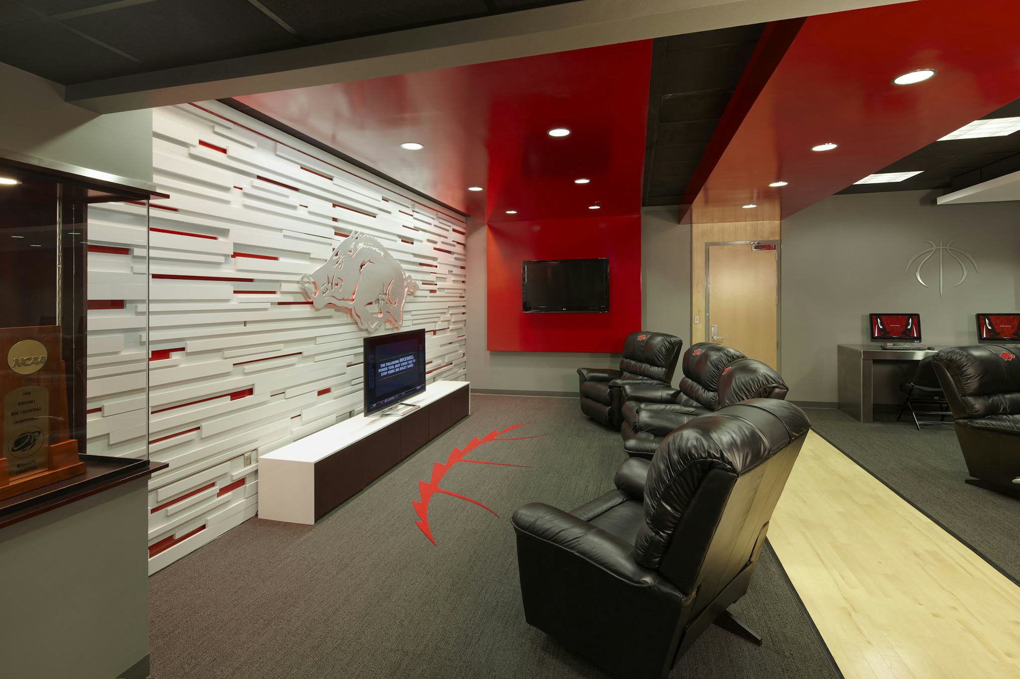 Razorback Basketball Locker Rooms — Modus Studio