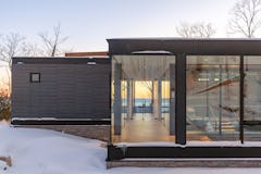 North45 architecture house87 glass hallway