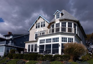 Sanders exterior 01
